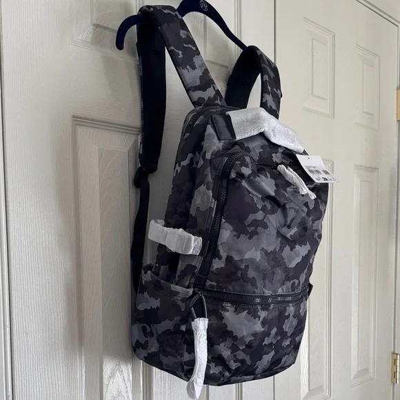 Lululemon New Crew Backpack – NWT - Picture 6 of 12